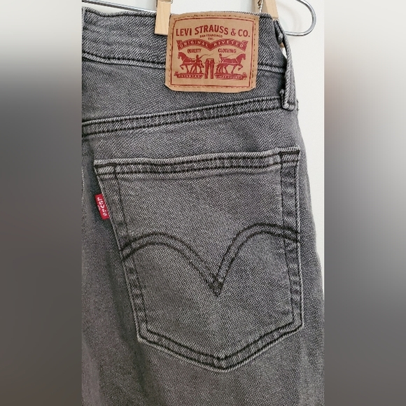 Size 26 Wedgie Straight Levi's - Picture 4 of 7